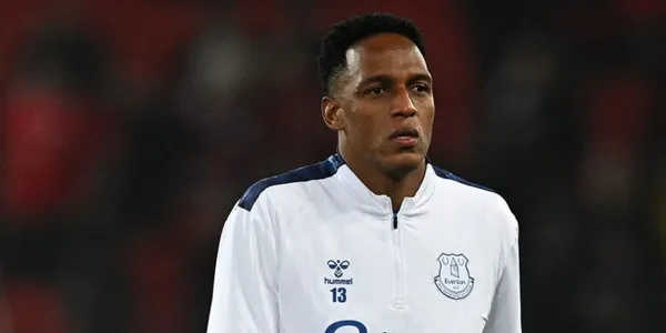 Yerry Mina totalmente borrado en el Everton de Inglaterra y recibe la peor noticia tras el último partido de su equipo.
