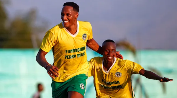 Yerry Mina a través de su fundación sin fines de lucro, la cual lleva su nombre; ha logrado generar 13 empleos directos, ayuda a 250 niños entre los 7 y 17 años, con actividades deportivas y artísticas, todo esto en su natal Guachené. Mina ha invertido hasta ahora $2 millones de dólares en sus proyectos de responsabilidad social, todo es financiado por su patrimonio. El colombiano Mina ahora tiene el foco en un nuevo proyecto personal.