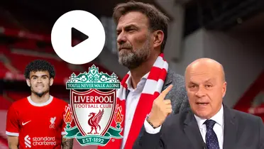 Carlos Antonio Vélez hablando, Luis Díaz, Jürgen Klopp y el escudo del Liverpool