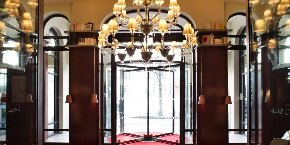 El argentino se hospedará en una de las suites presidenciales con vista 360° de París que tiene el prestigioso hotel 