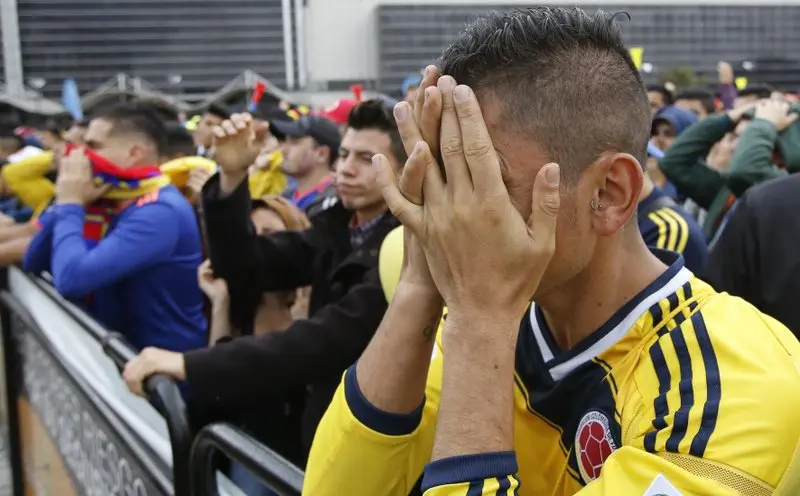 Tensión en Colombia: James Rodríguez, Cuadrado estalla tras la monumental pitada de su afición, se rumora cambió de sede para los últimos encuentros de la selección.