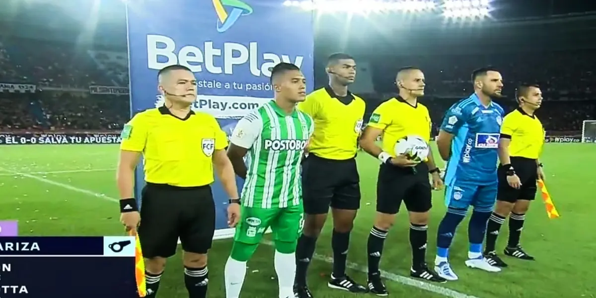 Un jugador del Junior FC en tan solo 6 minutos de partido ya estaba dando entradas fuertes contra los jugadores de Atlético Nacional. 