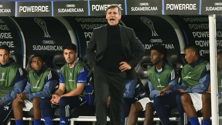 El demoledor dato que expone a Fabián Bustos por el "mismo gol idiota" en 11 partidos con Millonarios