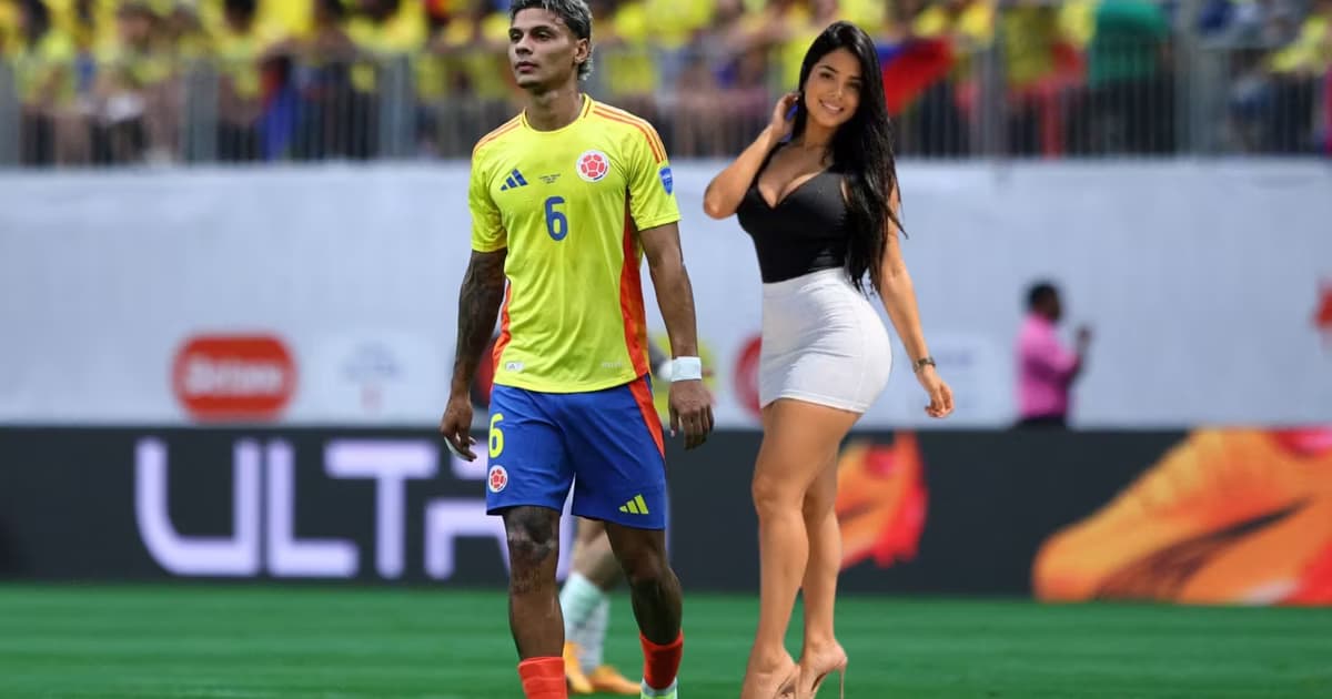 Richard Ríos jugando con Colombia