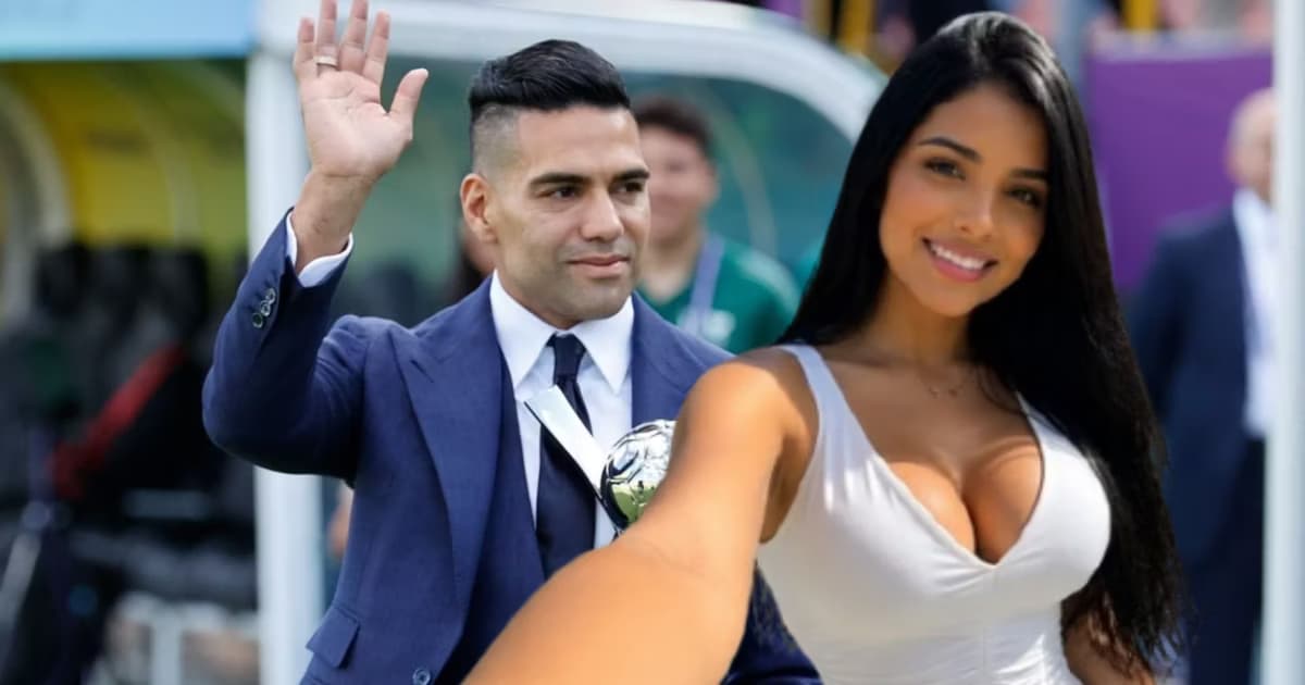 Radamel Falcao llevando un premio