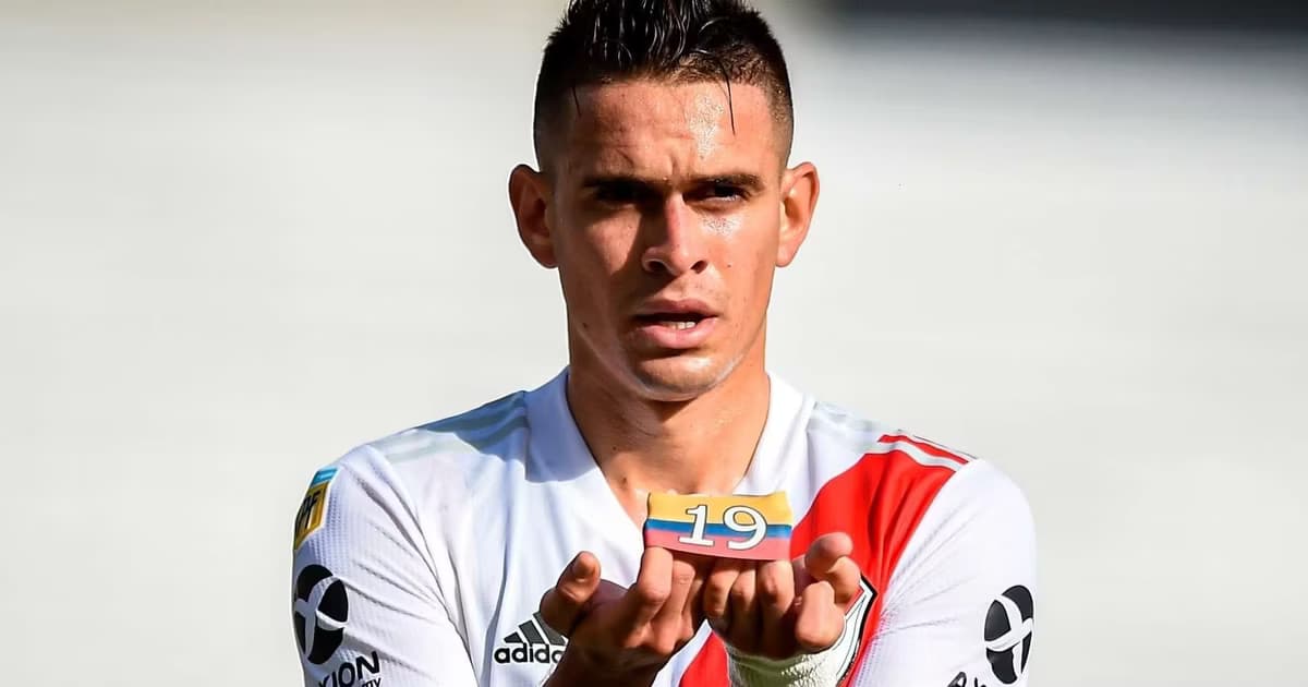 River Plate confirma el regreso del colombiano Rafael Santos Borré