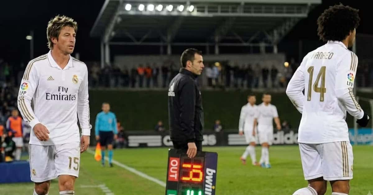 Derik Osede entra por Coentrão