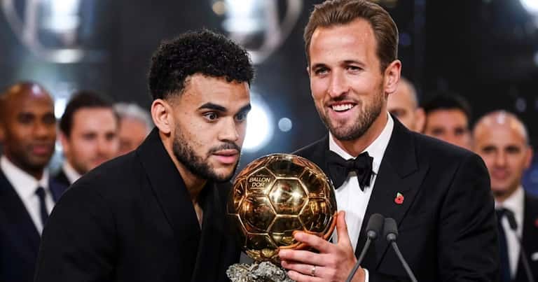 El gesto de Luis Díaz con el Balón de Oro de Harry Kane en los festejos del Bayern Múnich