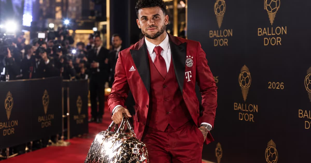 Pura elegancia: Luis Díaz se robó las miradas previo al Balón de Oro con un costoso bolso de lujo