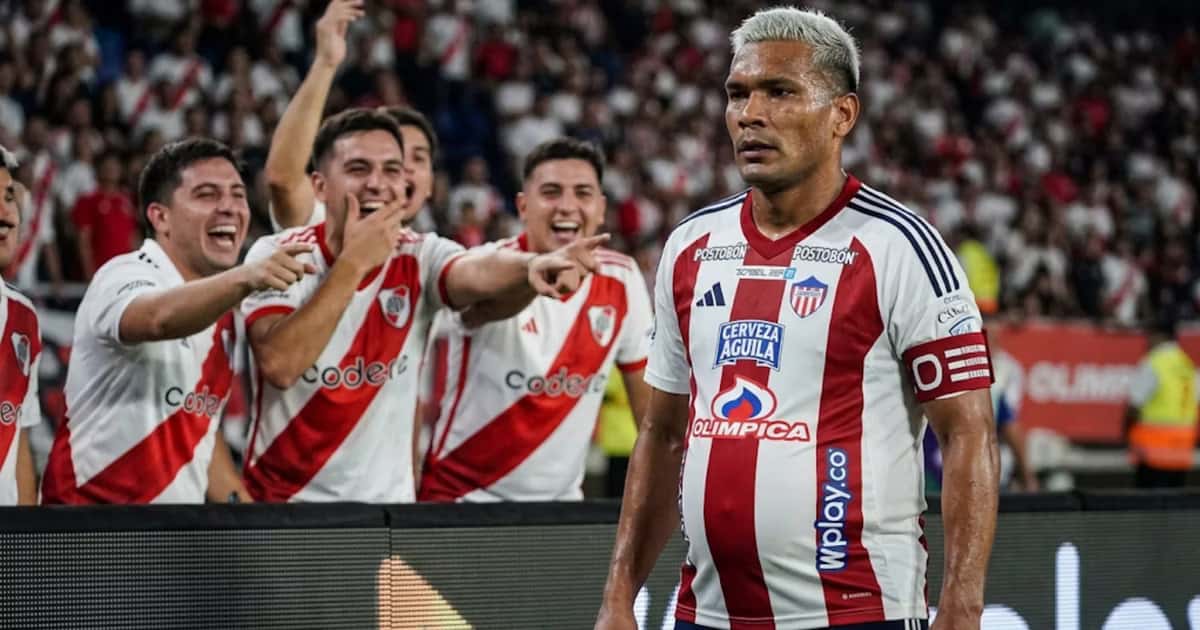 Hinchas de River se burlan del peso de Teo Gutiérrez, pero igual lo sueñan como su próximo DT