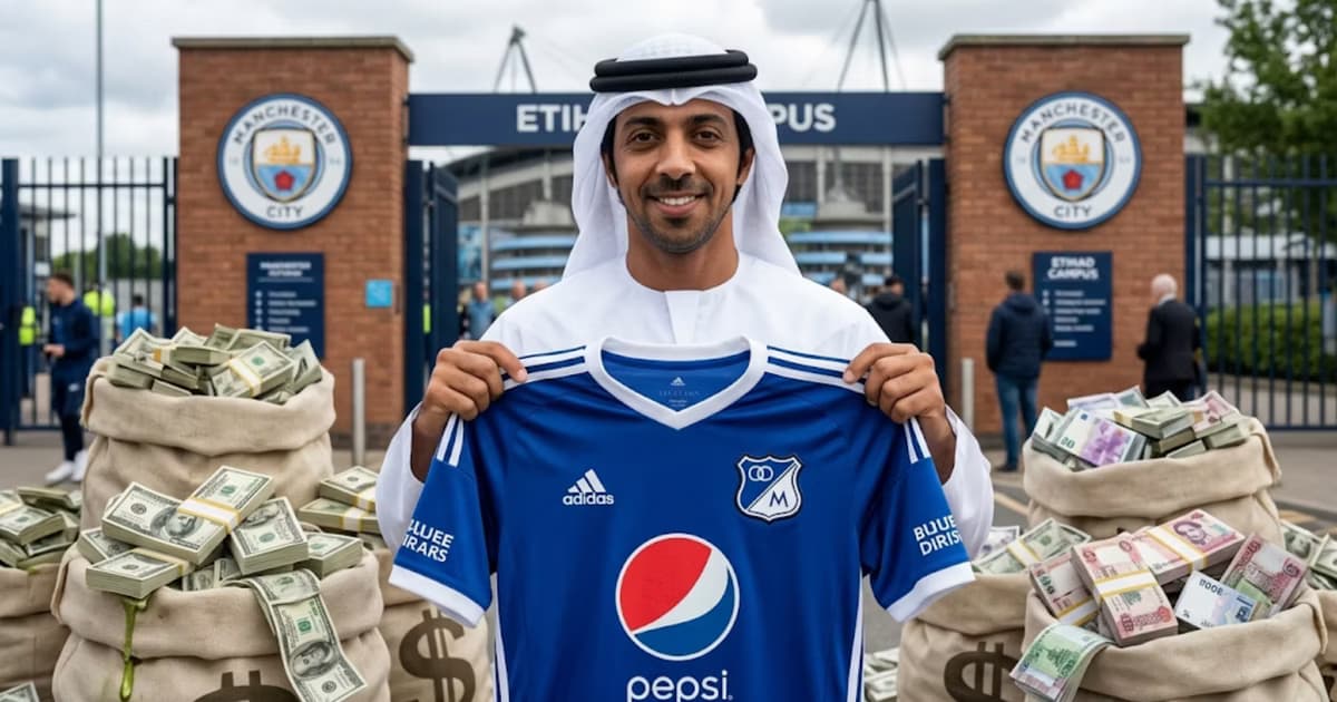 Mansour bin Zayed Al Nahyan con la camiseta de Millonarios y atras las puertas del Ettihad Stadium