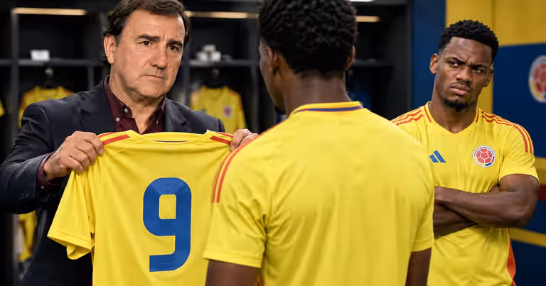 Colombia podría buscar otro delantero ante la lesión de rodilla de Jhon Durán