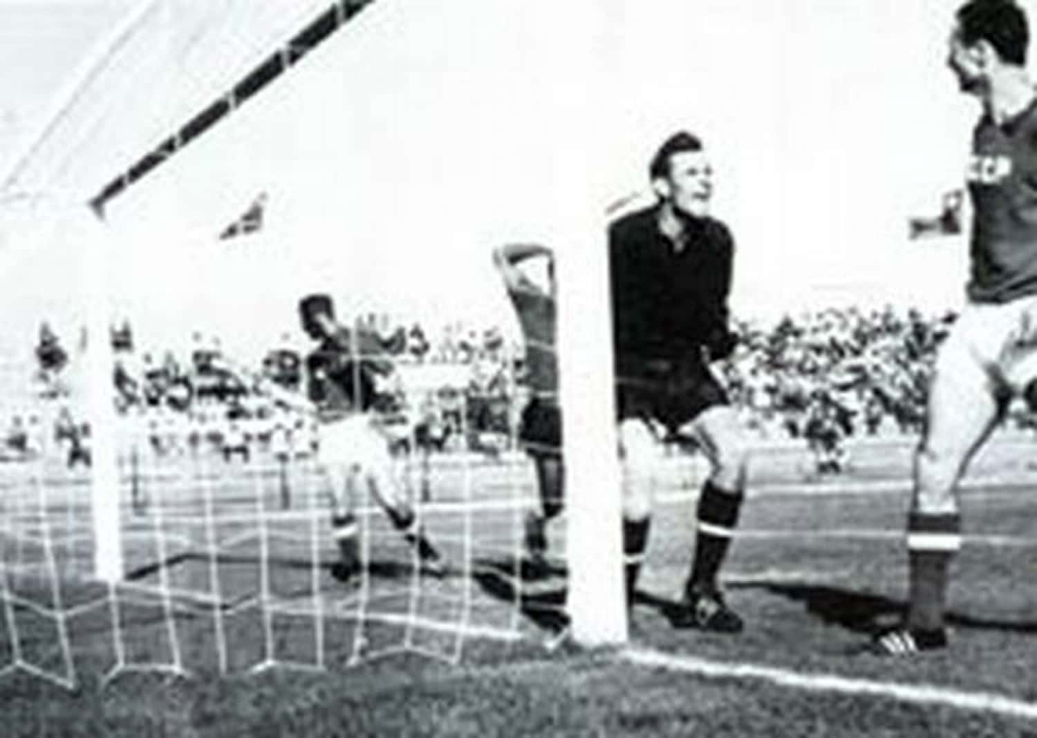 A Lev Yashin se le colo el gol olimpico que hoy cumple 59 años.