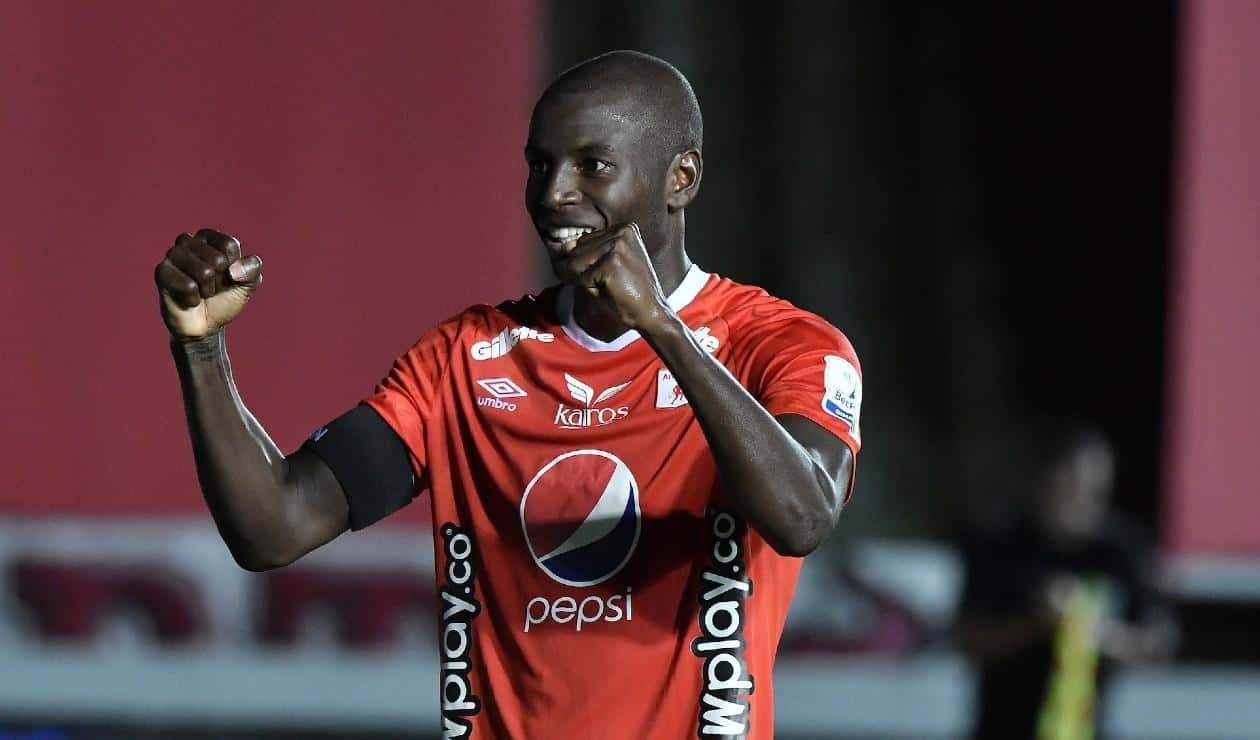 Adrián Ramos estrenó una inmensa mansión en las afueras de Cali.