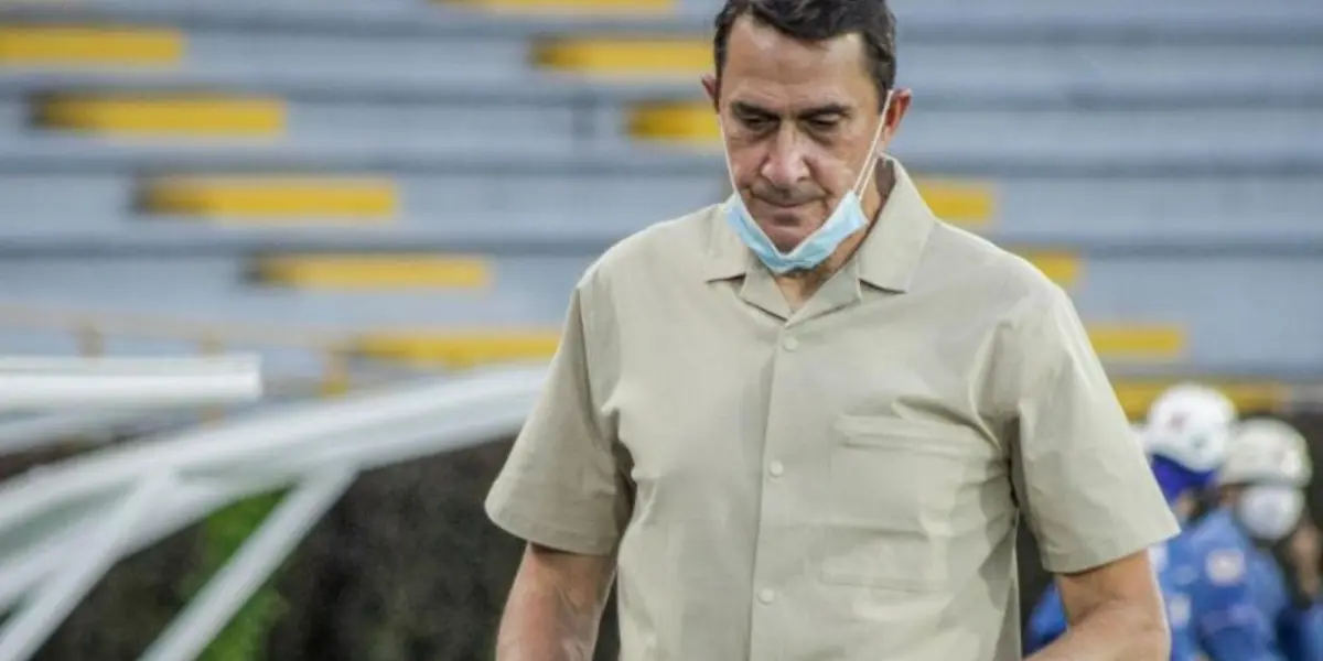 Alexandre Guimarães fue oficializado por las cuentas oficials del equipo escarlata como reemplazo de Juan Carlos Osorio.