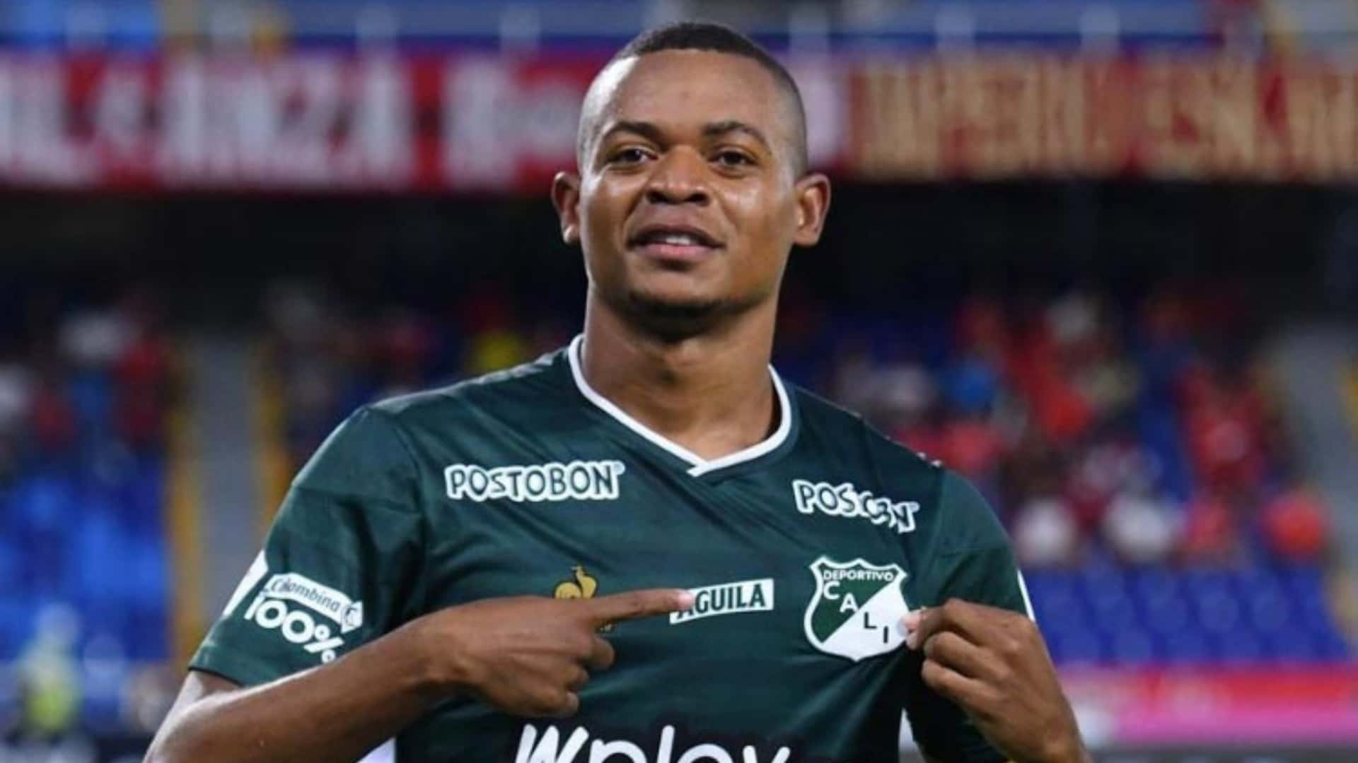 Algunos lo consideran un ídolo, otros lo tildan de desleal por dejar el equipo después de 6 meses.