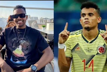 Ambos futbolistas comparten la misma posición en el terreno de juego.