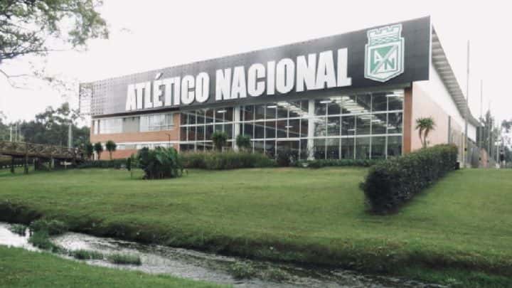 Aunque el equipo puede respirar gracias a la contundente victoria en el clásico paisa, aun no se ha definido quien es el técnico oficial, por ahora se mantiene el interinato.