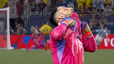 Camilio Vargas lamentándose el gol que recibió de Argentina (Fuente: FOX Sports)