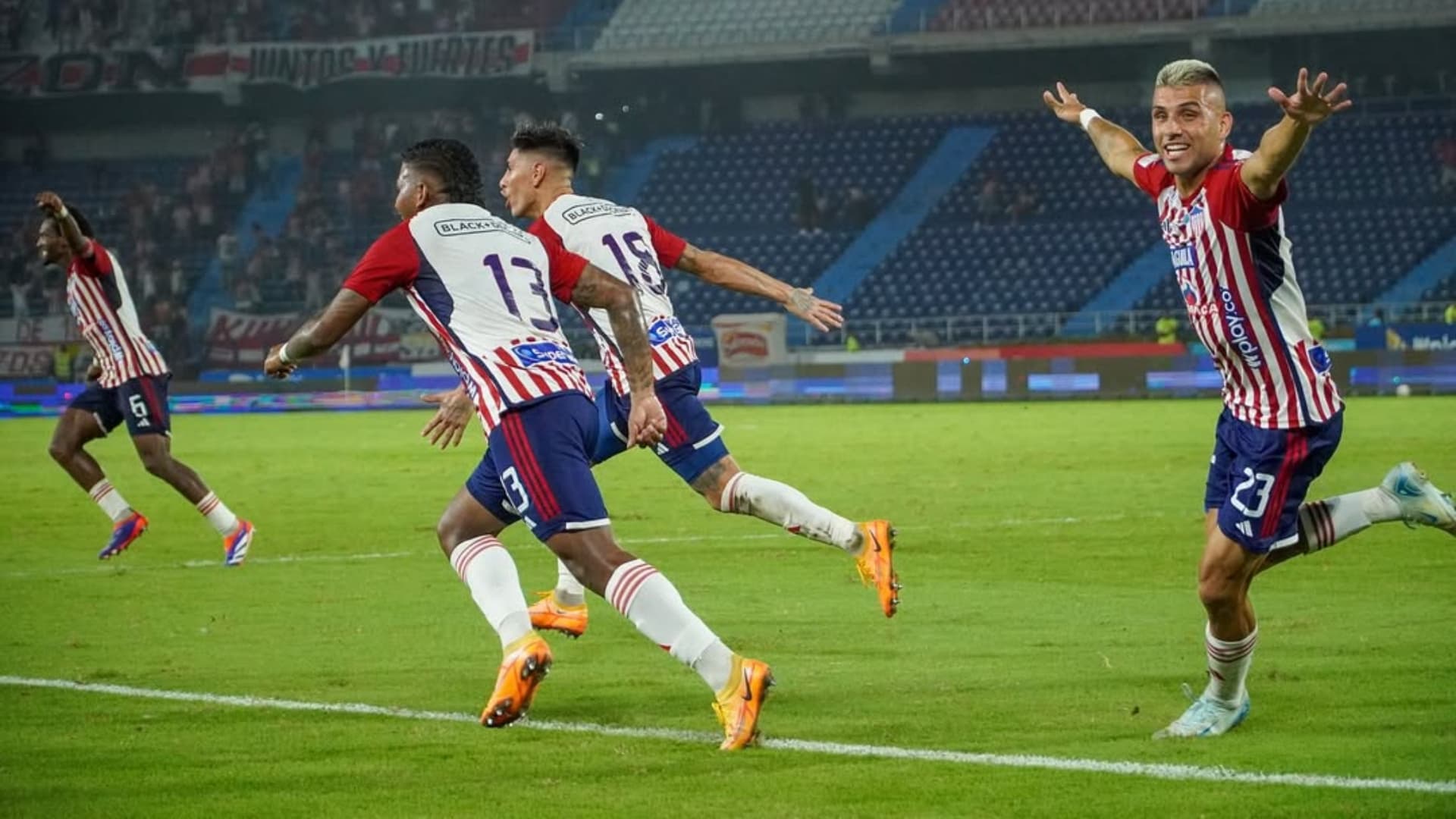 Carlos Bacca un goleador de raza. Foto: Instagram