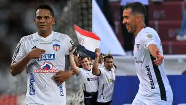 Carlos Bacca y Lisandro Alzugaray, ambos con las camisetas del Junior y LDU, respectivamente. FOTO: Sporting News