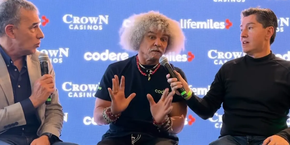 Carlos Valderrama y a su lado Tito Puccetti