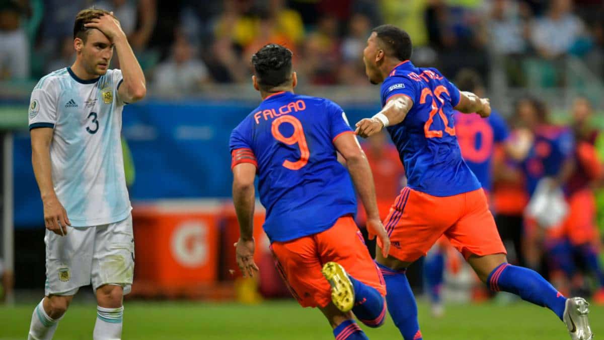 Colombia visita a la albiceleste este martes en Argentina, el partido se disputará en la ciudad de Córdoba, en un partido de vida o muerte para los cafeteros. Mira aquí el horario, los canales de TV y todos los detalles del partido.