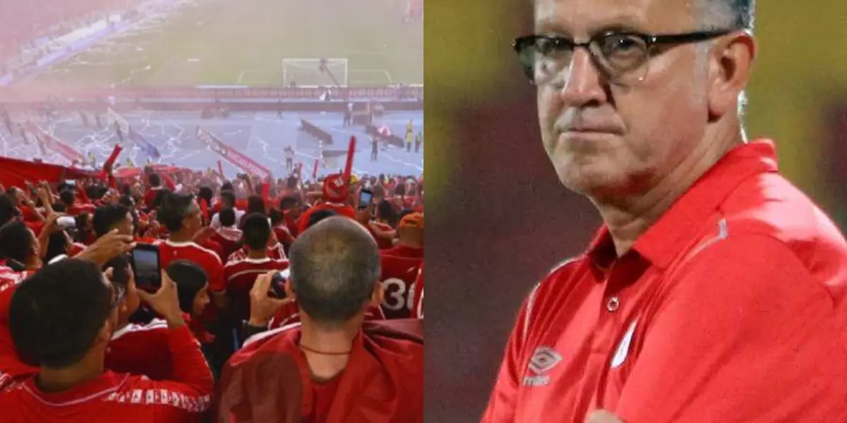 Con un mensaje claro la hinchada escarlata se pronunció frente a los malos resultados de Juan Carlos Osorio.