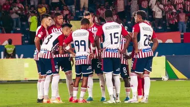 ¡Cuidado en las gradas! Hincha de Junior sufre fuerte caída. Foto: Instagram