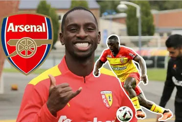 Deiver Machado destacado en el Lens en una jugada para empatar contra el Arsenal.