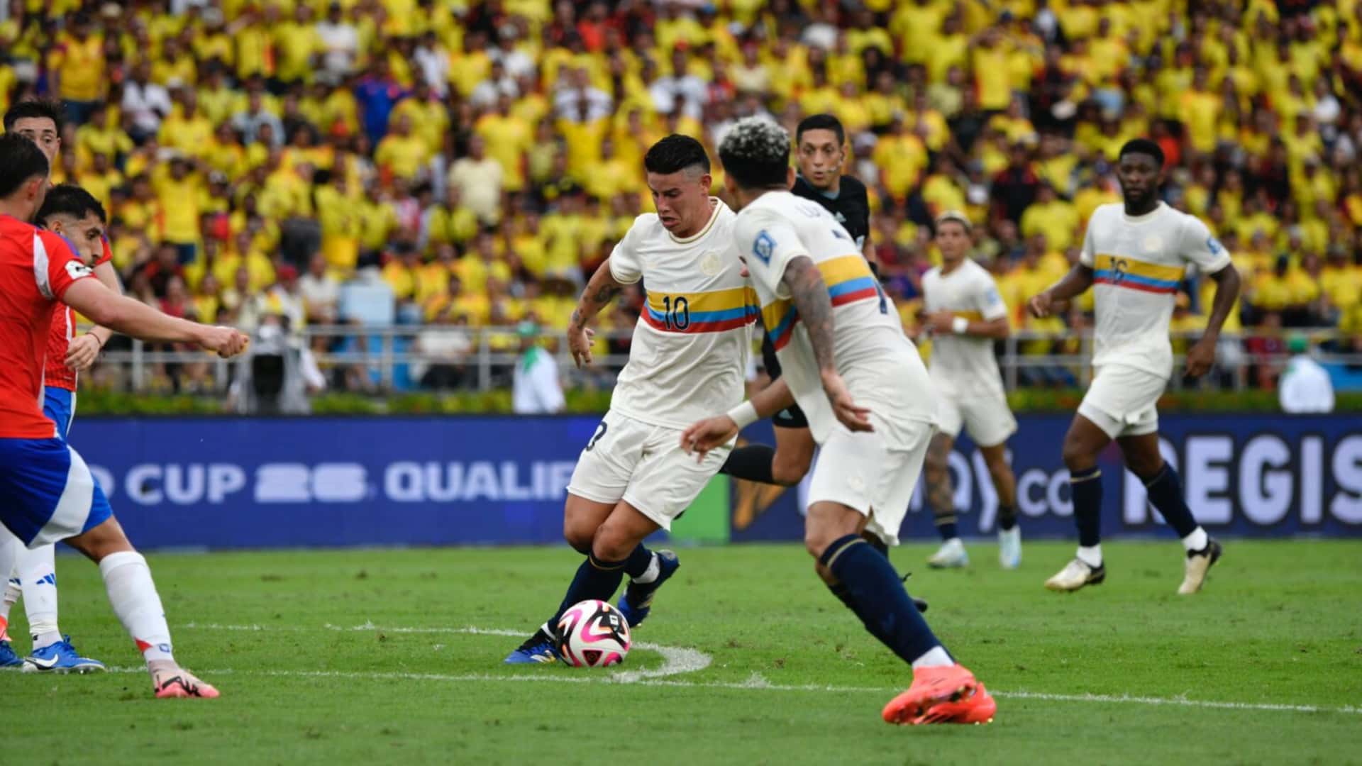 Derrota en La Paz tiene su costo: Colombia baja en el ranking FIFA. Foto: FCF