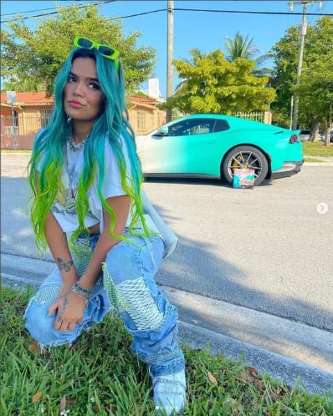 Desde la ruptura con Anuel AA la cantante se ha visto envuelta en muchos chismes, uno de esos la ubican con el jugador de fútbol James Rodríguez, pero ahora se filtra un video donde parece otra la historia.