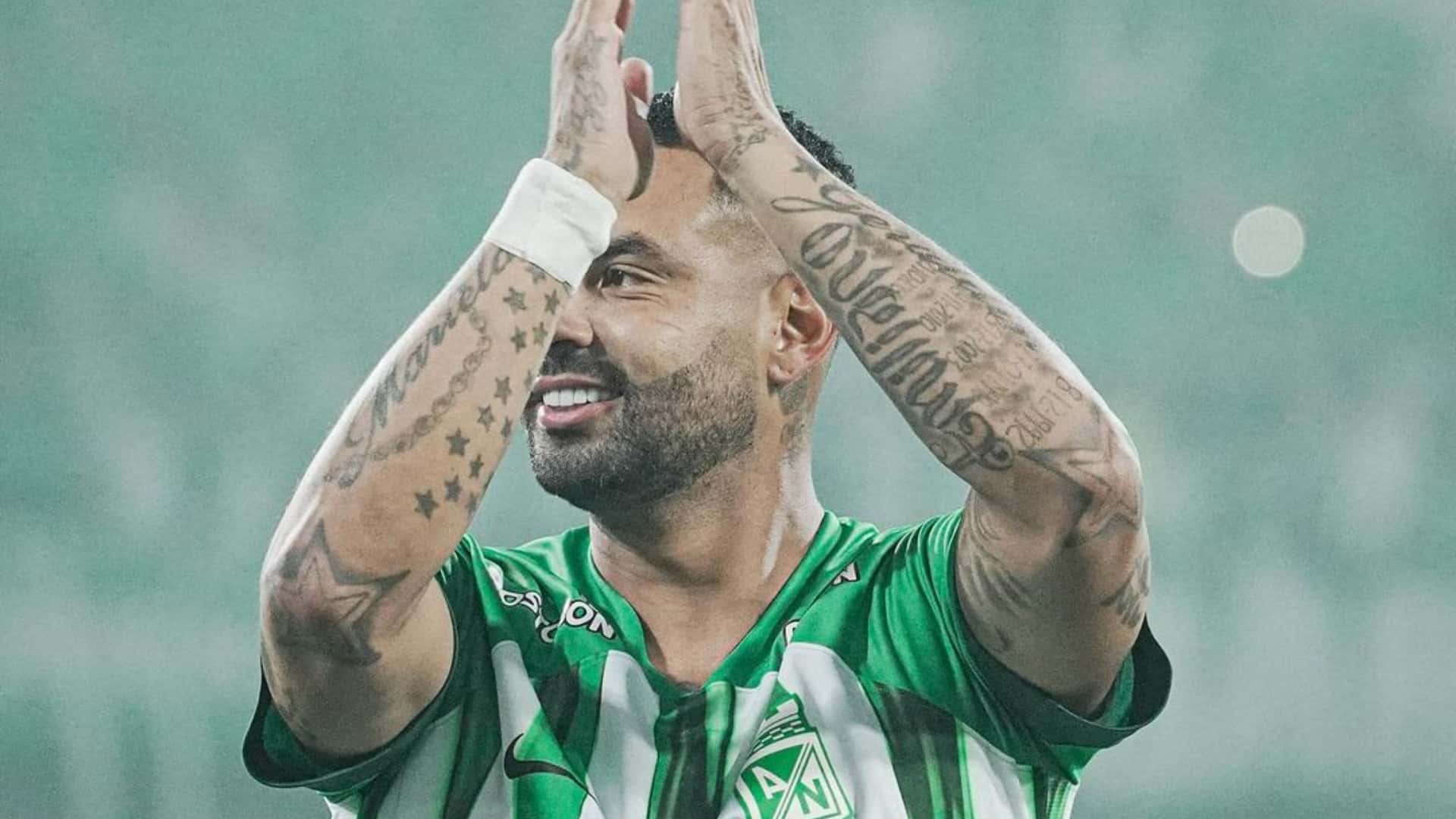 Edwin Cardona estudia para ser director técnico tras su retiro como jugador. Foto: Instagram