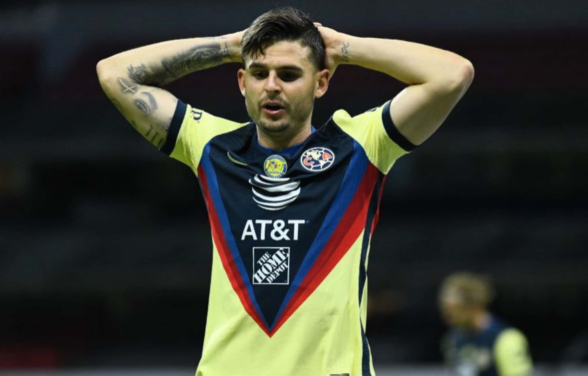 El actual entrenador del Club América de México, Santiago Solari, acaba de confirmar que Nicolás Benedetti probablemente salga del club pronto, dado que no lo tiene contemplado en su esquema táctico para lo que resta de la Liga MX del torneo Apertura 2021. La prensa mexicana también reveló cuál será el posible destino de Benedetti al salir del Club América.