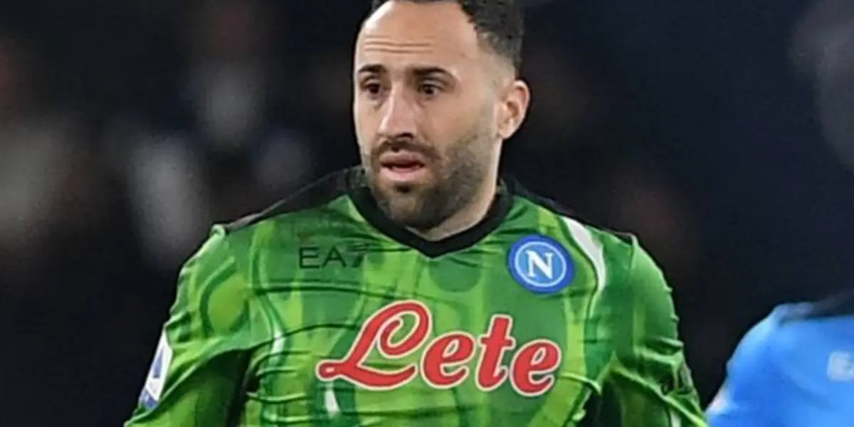 El arquero colombiano no ha definido su continuidad con Napoli y podría quedar libre el otro mes.