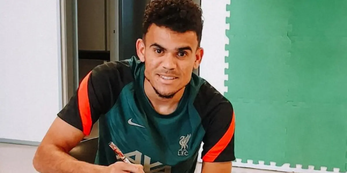 El club inglés confirmó la contratación del colombiano que llega procedente de Porto por una cifra de 45 millones de euros.