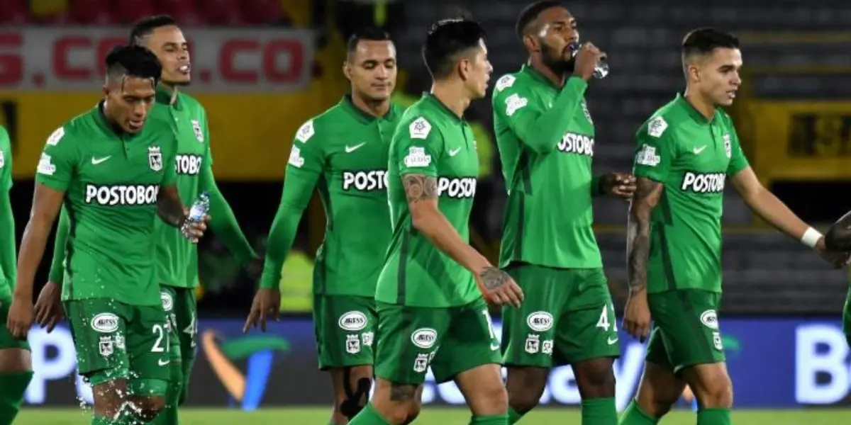 El club verdolaga perdió en la liga colombiana y los hinchas arremetieron contra los jugadores.