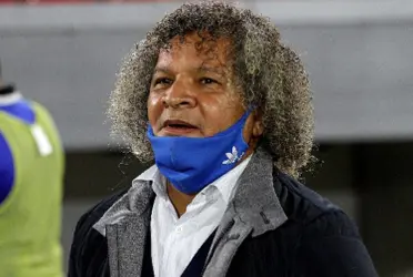 El colombiano Alberto Gamero está en la cuerda floja si no logra un título pronto, porque las excusas se le están acabando.