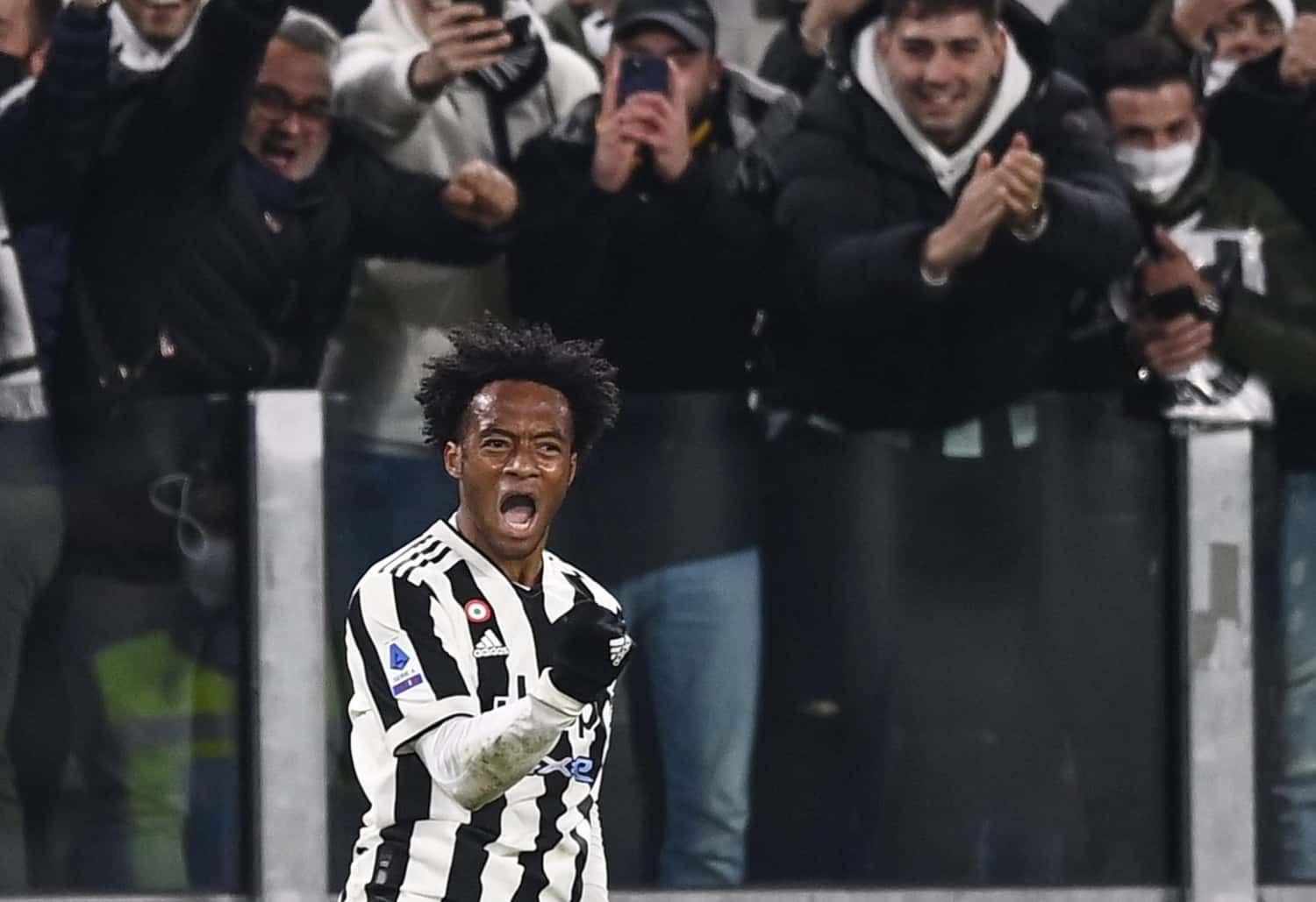 El colombiano anotó un gol olímpico contra el Genoa y no podía ser de otra manera que bailando, el nacido en Necoclí eligió su género favorito para hacerlo.