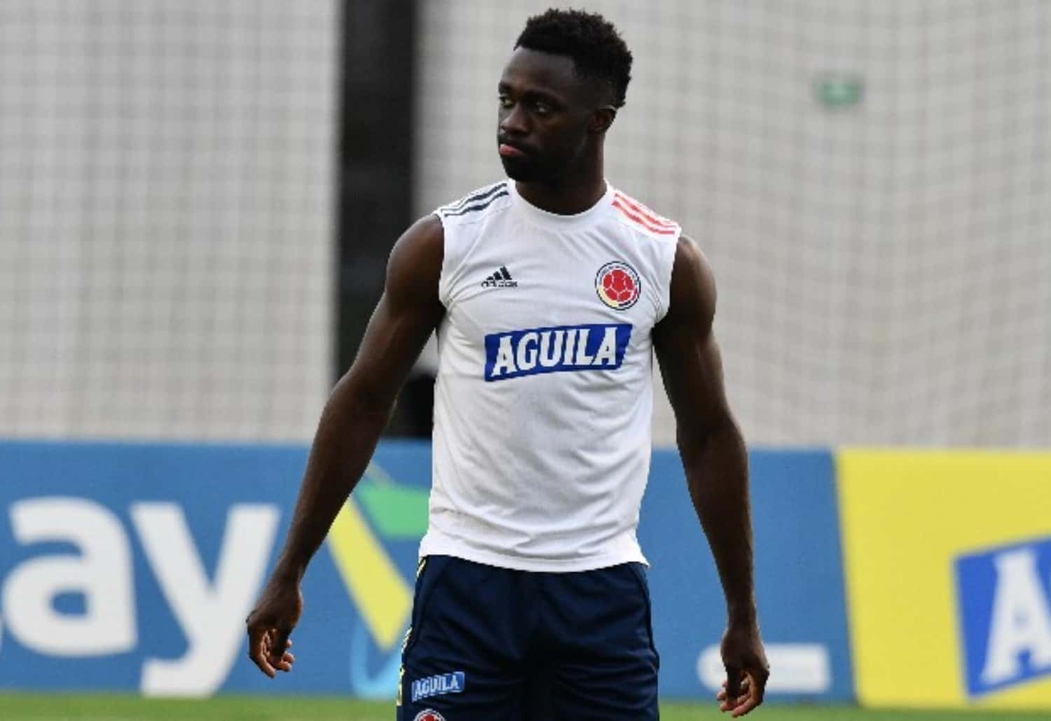 El colombiano Davinson Sánchez recibió una dura crítica, que se suma al mal momento que vive en el Tottenham.
