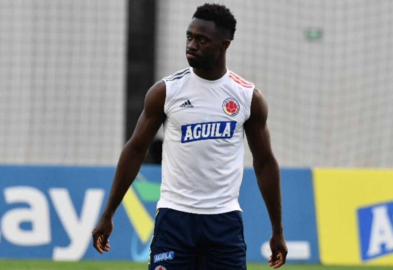 El colombiano Davinson Sánchez recibió una dura crítica, que se suma al mal momento que vive en el Tottenham.