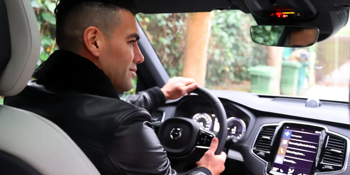 El colombiano desde que tomó la decisión de irse al Rayo Vallecano le dijo que no a los lujos y al parecer ese baño de humildad ha surtido efecto.