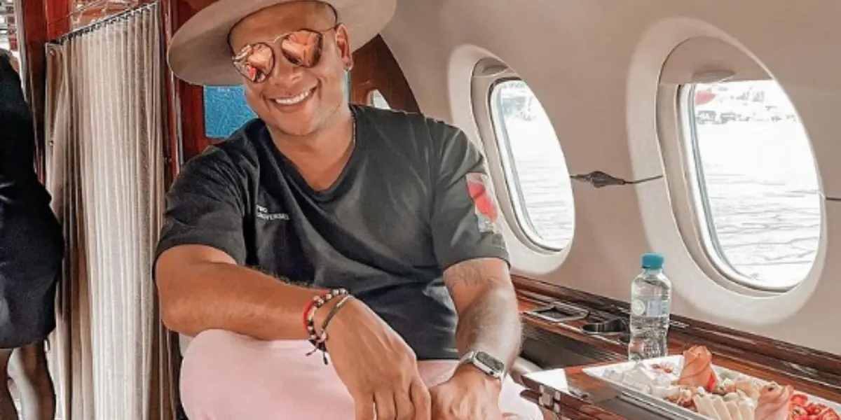 El colombiano Freddy Guarín desde la comodidad de un vuelo privado le mandó duras palabras a sus fans y críticos, con ciertas verdades entre líneas.