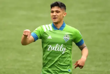 El colombiano Fredy Montero actualmente juega con el Seattle Sounders y este domingo, 15 de agosto de 2021, hizo una de sus noches de antología al marcarle dos goles al Portland Timbers, el marcador final fue a favor del equipo de Montero en un holgado score de 6 goles a 2. Fredy a sus 34 años sigue activo, muchos recuerdan su amplia carrera profesional y es un futbolista colombiano que en los Estados Unidos llegó a vender camisetas a la altura de figuras como David Beckham o Thierry Henry.