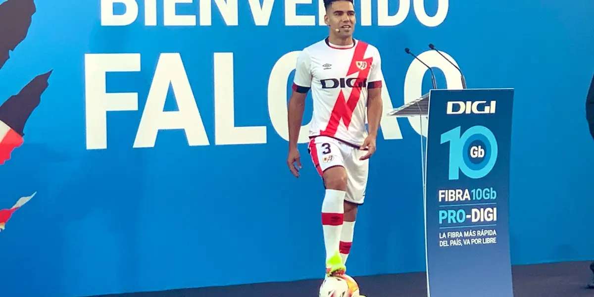 El colombiano fue presentado ante los hinchas y los medios de comunicación como el nuevo jugador del Rayo Vallecano. 