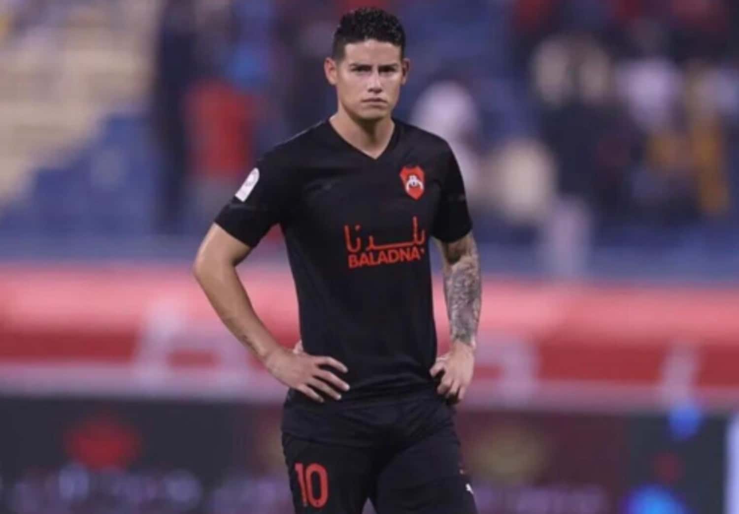 El colombiano James Rodríguez se quedó sin entrenador en Qatar por el despido de Laurent Blanc y ahora le toca afrontar la relación con su nuevo estratega.