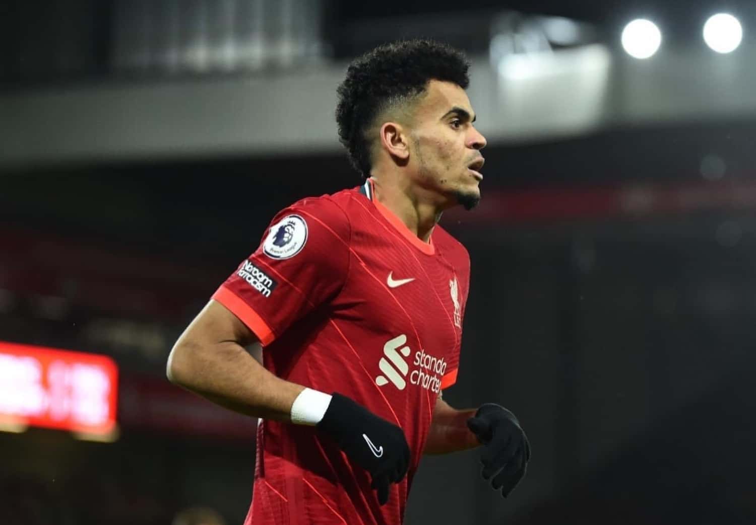 El colombiano Luis Díaz no jugó en el último partido del Liverpool, se generó expectativa y los medios reseñaron el hecho.