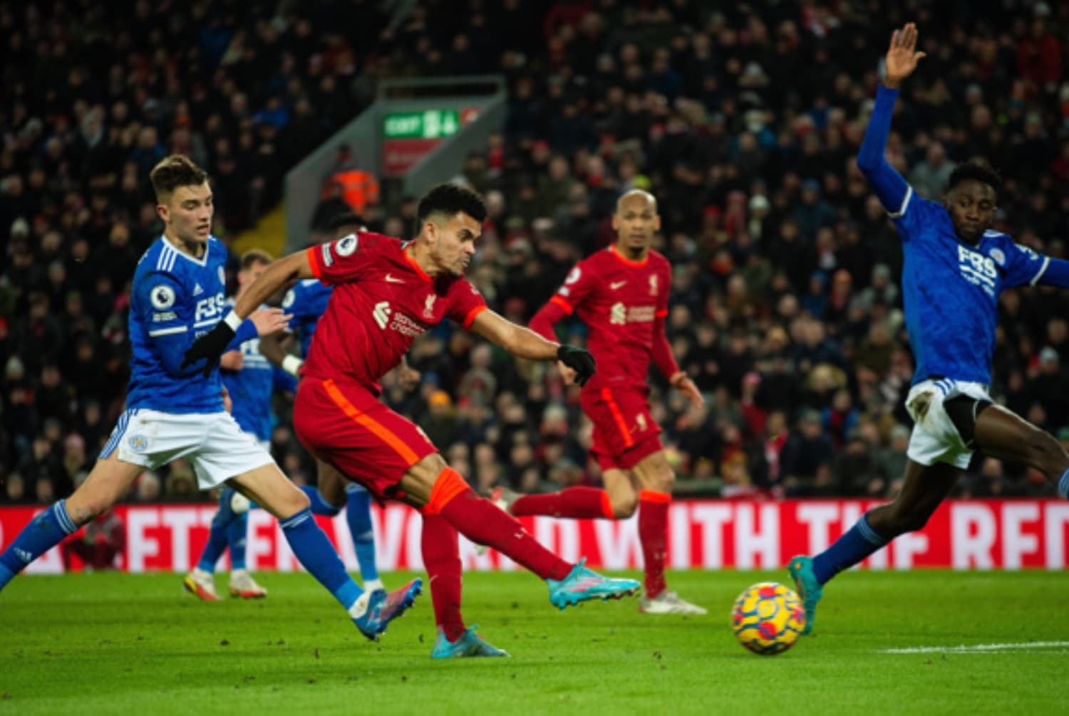 El colombiano Luis Díaz realizó un partidazo con el Liverpool y todos los medios internacionales no pararon en elogios con el nacido en Barrancas.
