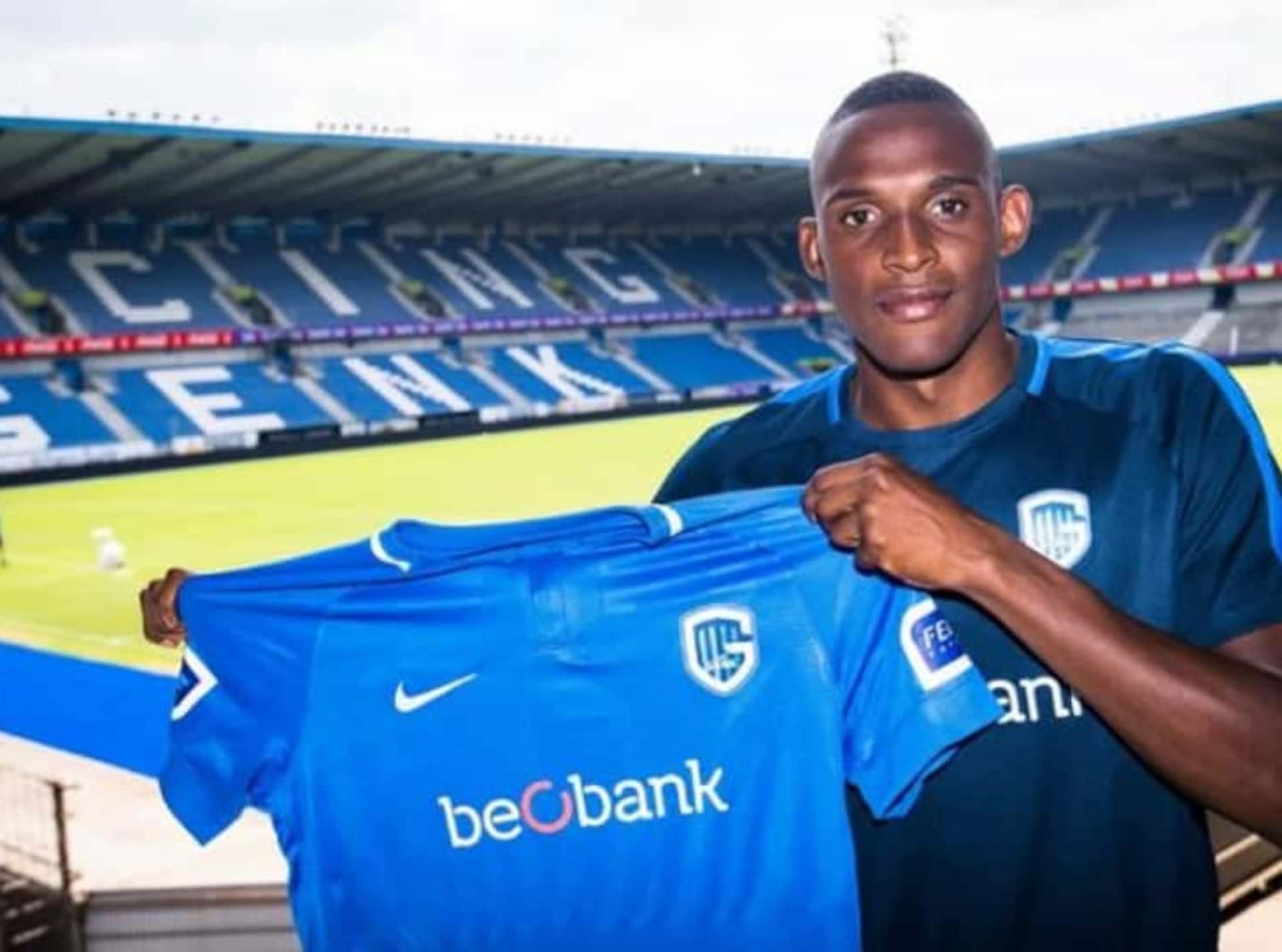 El colombiano que juega como defensor central en el KRC Genk ahora cuesta más y se abre la posibilidad de irse a un equipo más grande de Europa a corto plazo.