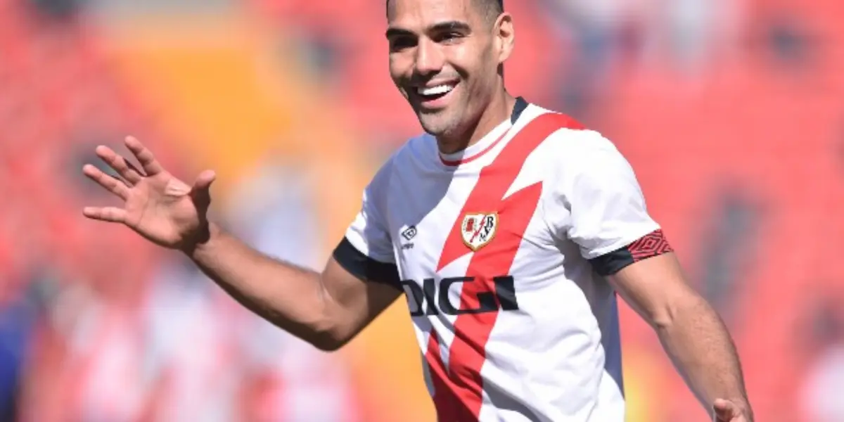 El colombiano desde que llegó al club español ha revitalizado su carrera y es ahora una figura tan mediática que hasta La Liga lo ha homenajeado en redes.